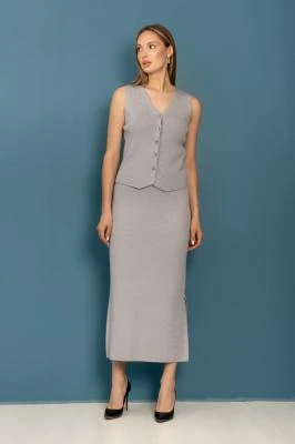 Жилет в нежном сером цвете 
